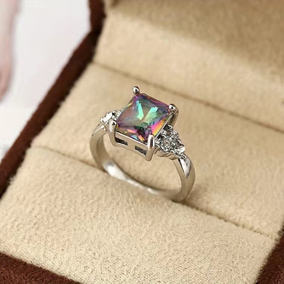 NWT Women’s beautiful colorful cocktail ring with cz’s on each side. Size 7 - Picture 2 of 2